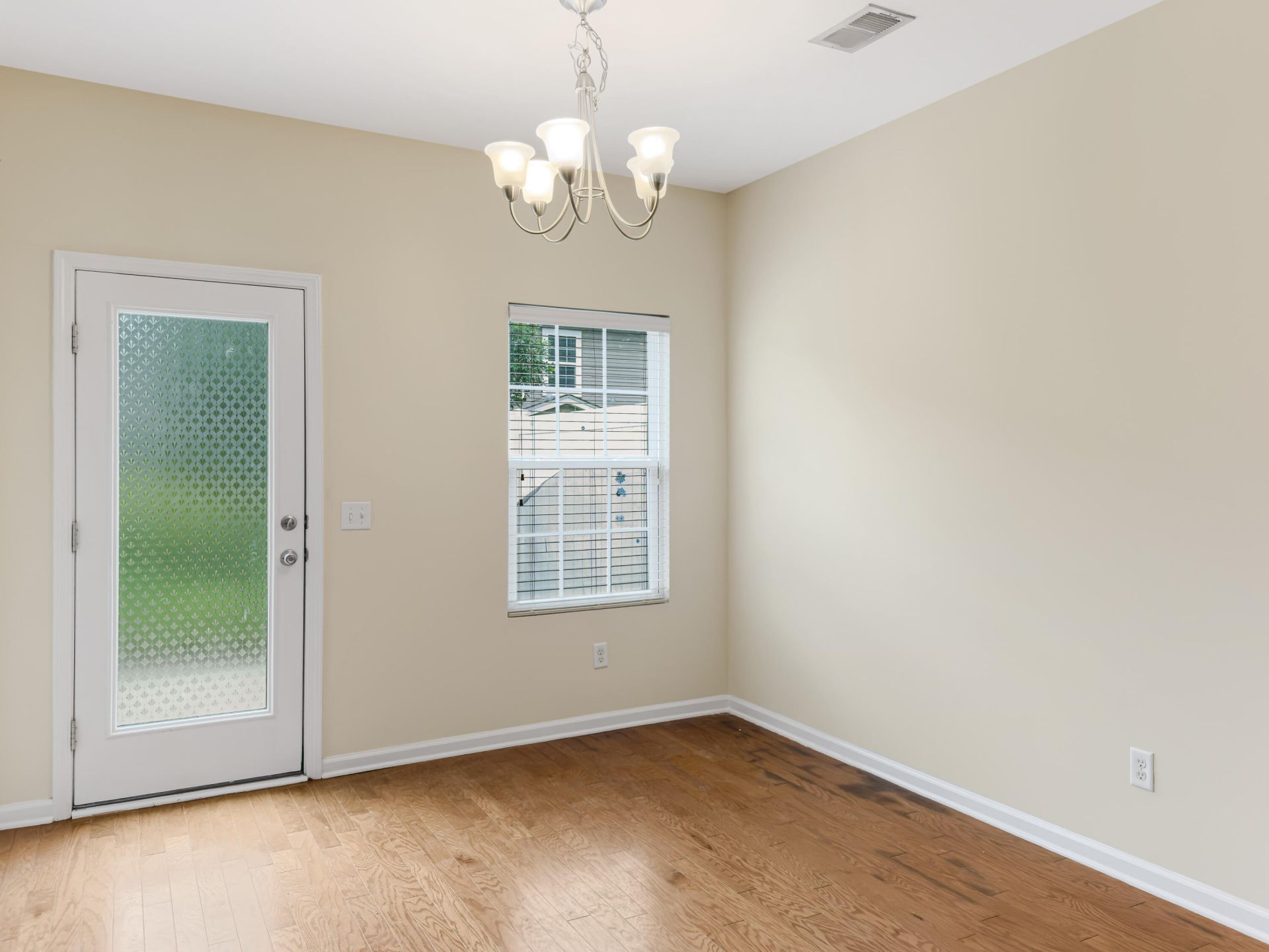 1083 Bennington Drive Photo 13