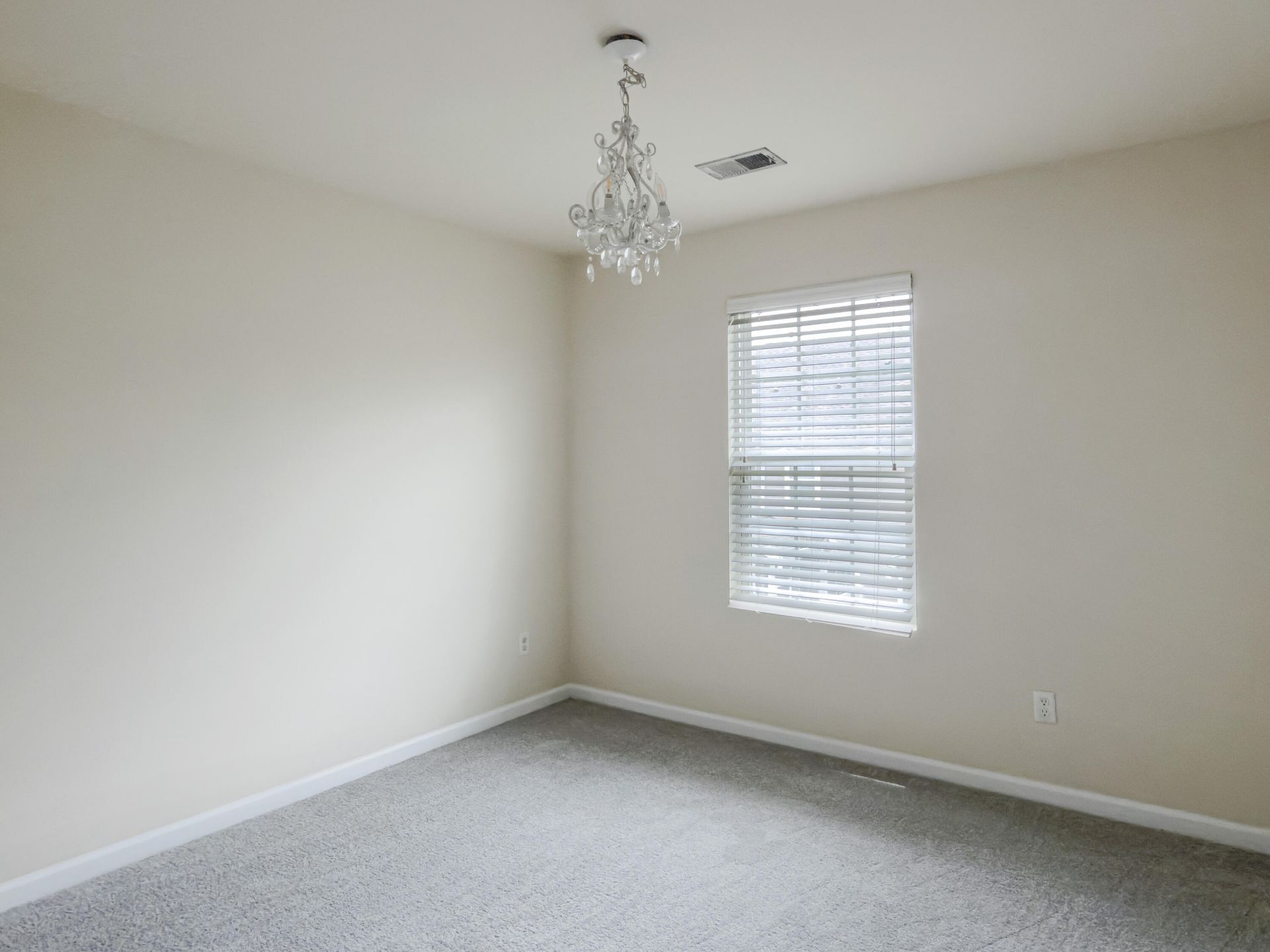 1083 Bennington Drive Photo 22