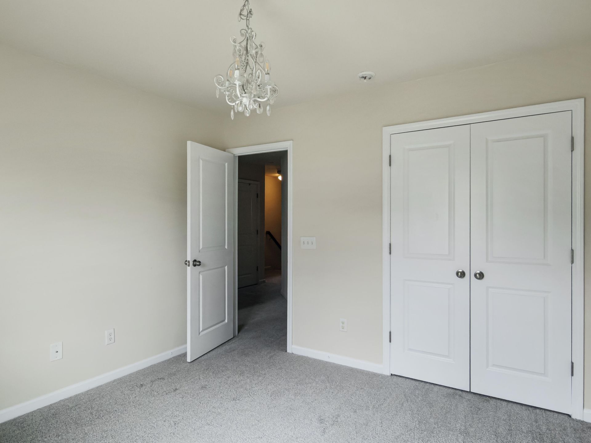 1083 Bennington Drive Photo 23