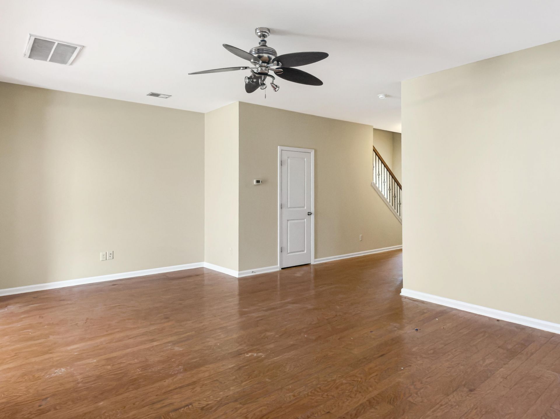 1083 Bennington Drive Photo 4