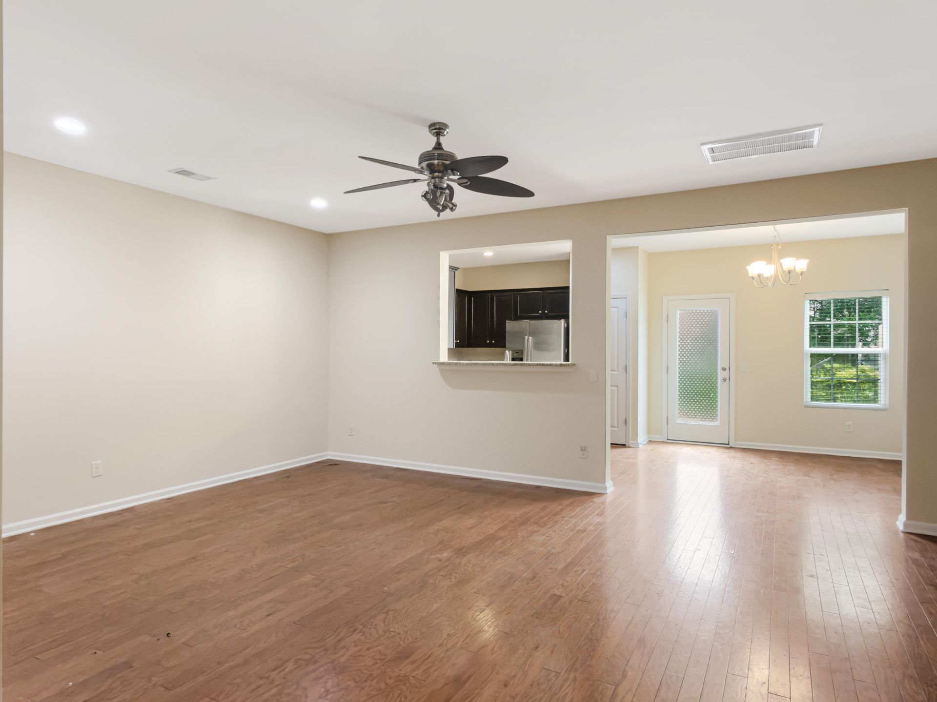 1083 Bennington Drive Photo 5