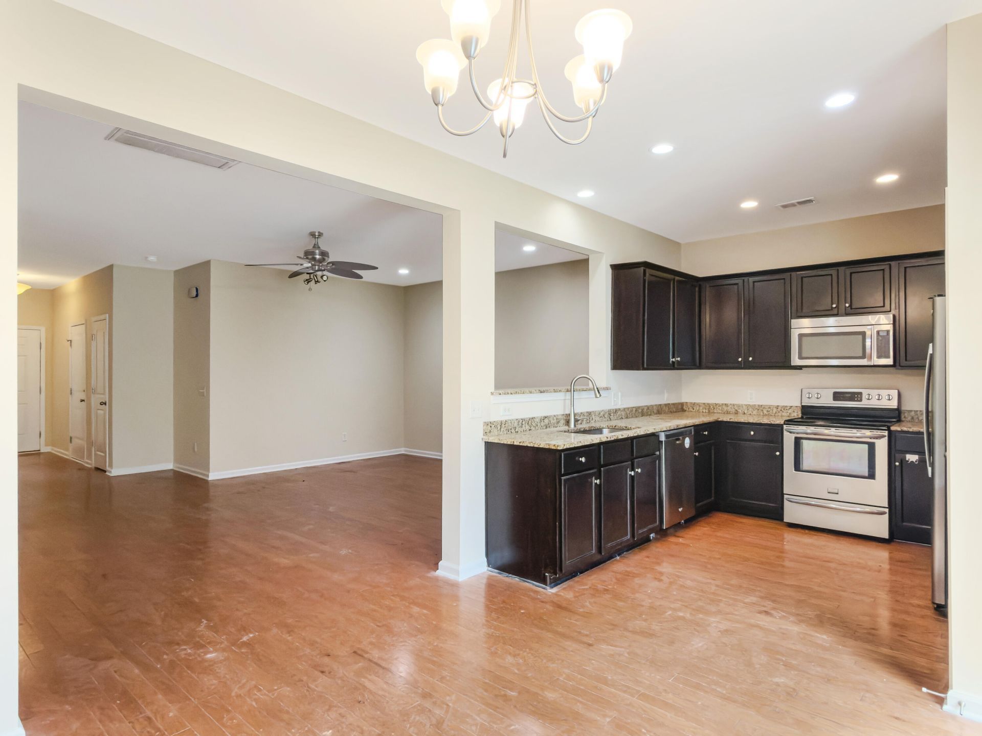 1083 Bennington Drive Photo 6