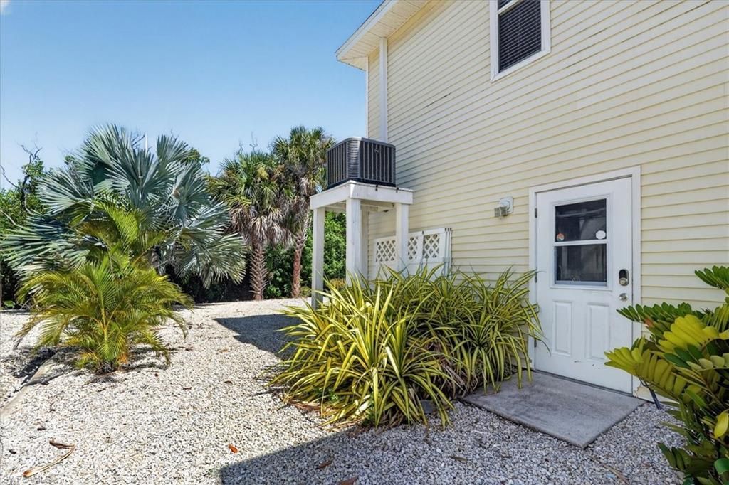 401 Donora Blvd, Fort Myers Beach, FL 33931 Photo