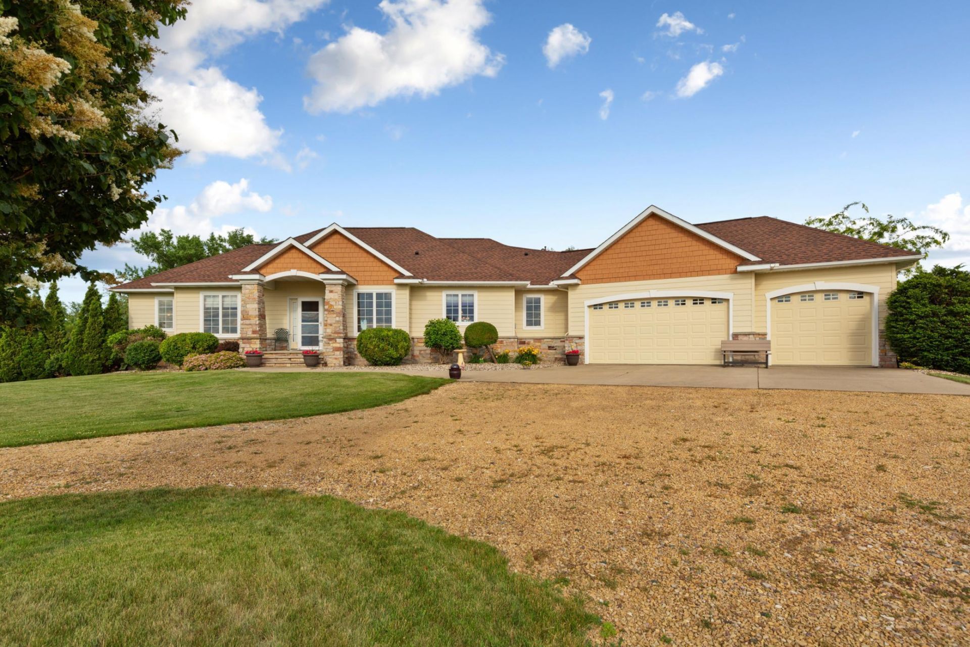20 W Clear Lake Drive, Ceylon, MN 56121
