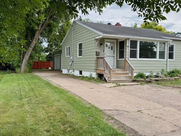 326 Elmwood Avenue S, Fargo, ND 58103