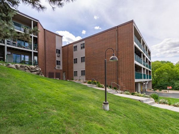1700 Four Oaks Road, Unit 219, Eagan, MN 55121