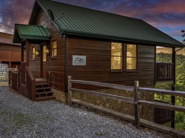2633 Raccoon Hollow Way, Sevierville, TN 37862