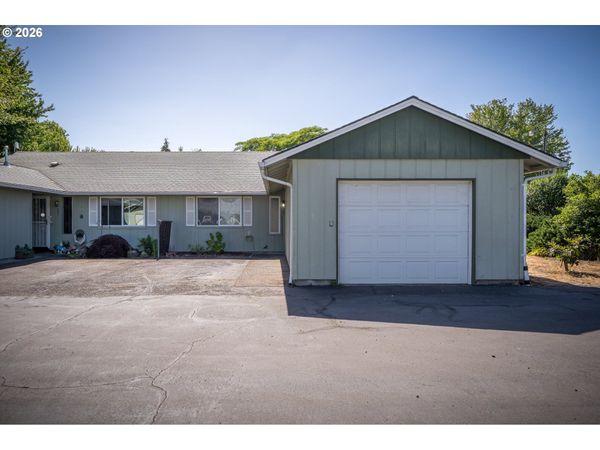 607 32nd SE AVE, Albany, OR 97322