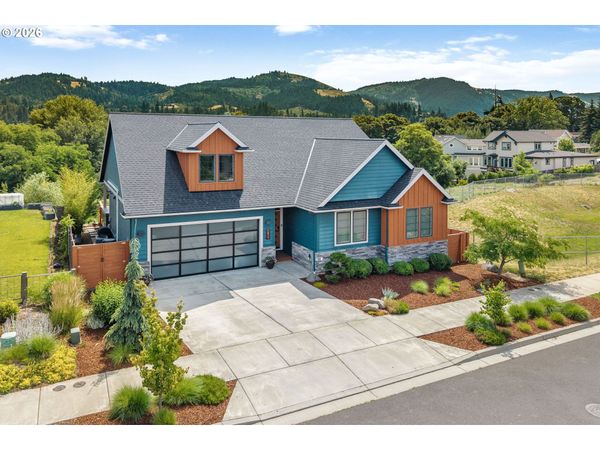 1817 3RD ST, Hood River, OR 97031