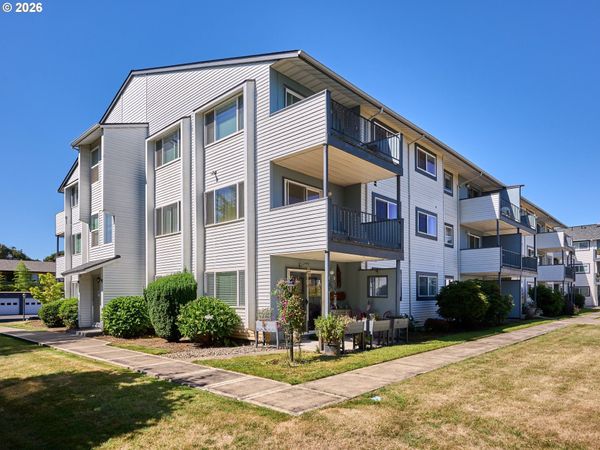 950 EVERGREEN RD, Unit 221, Woodburn, OR 97071