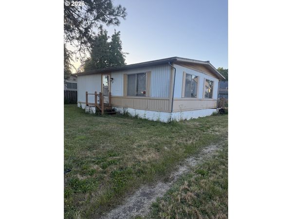 940 E 1ST ST, Yamhill, OR 97148