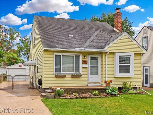 22014 California Street, St. Clair Shores, MI 48080