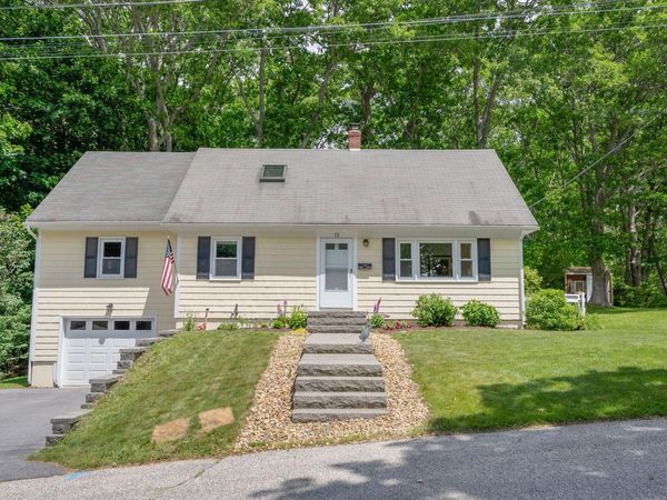 15 Oakwood Road , Cape Elizabeth, ME 04107