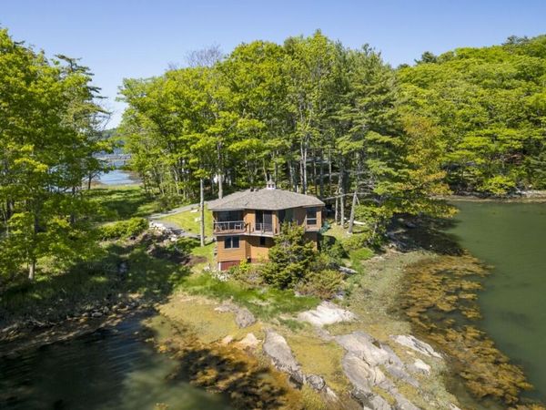 42 Delano Drive , Boothbay, ME 04537