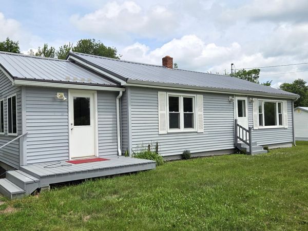 986 Main Road , Eddington, ME 04428