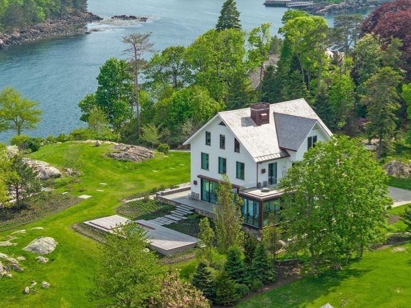 20 Crowninshield Road, Marblehead, MA 01945