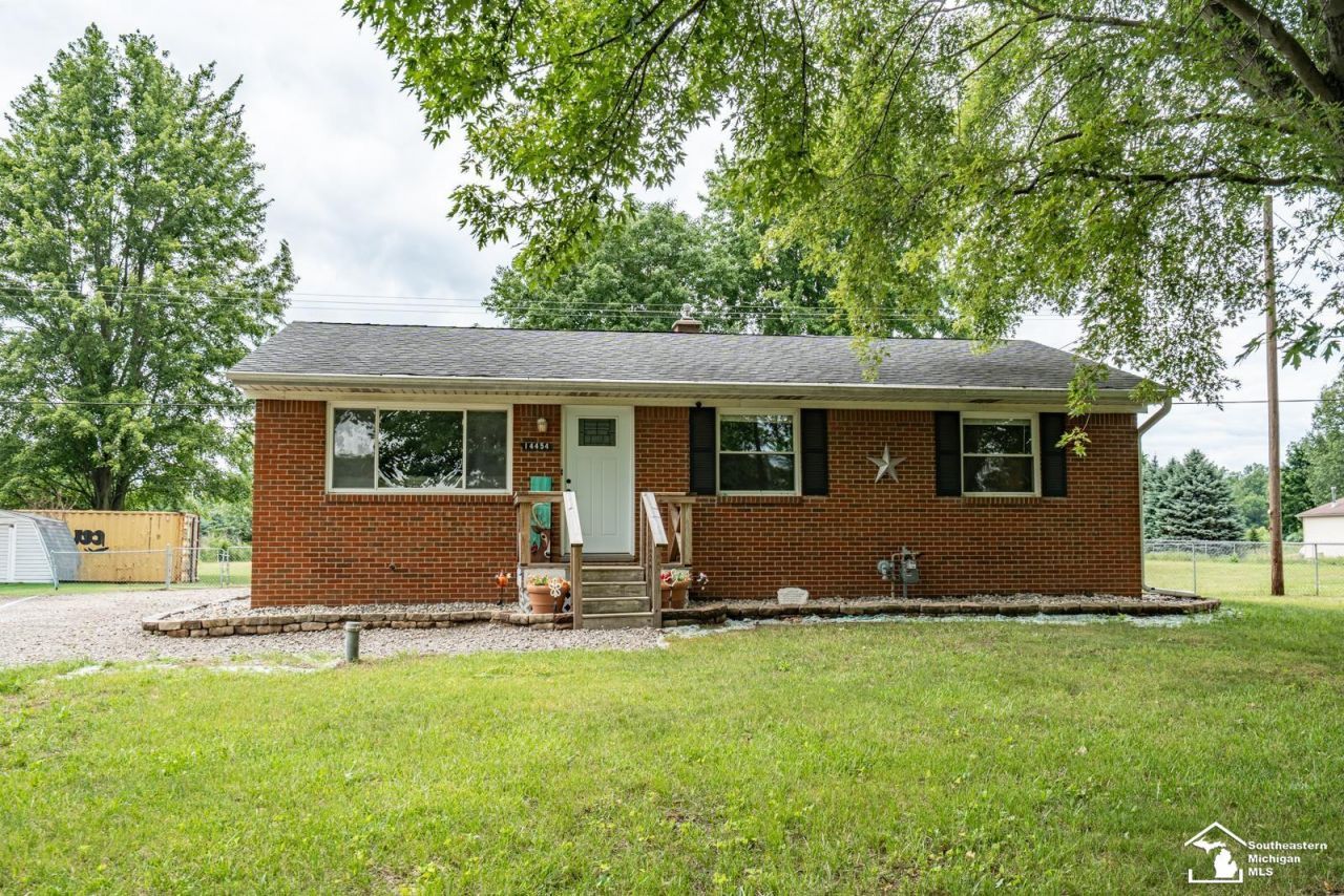 14454 Dixon Road, Dundee, MI 48131 Main Photo