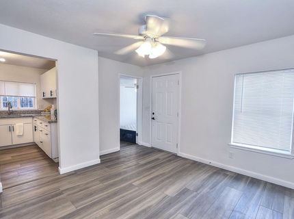 361 W El Camino Ave, Sacramento, CA 95833 Photo