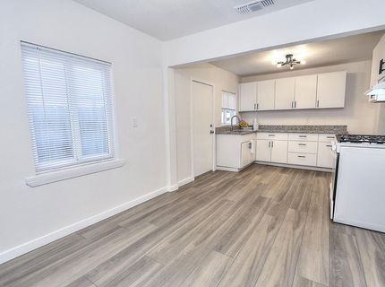 361 W El Camino Ave, Sacramento, CA 95833 Photo