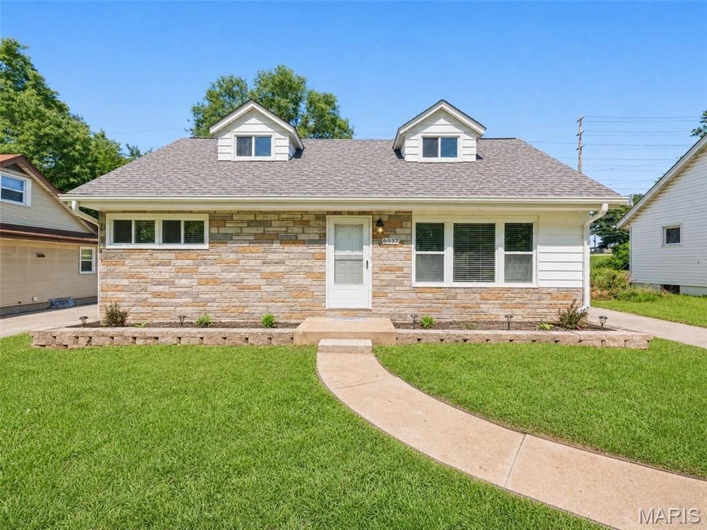 6937 Berkridge Court, Hazelwood, MO 63042 Main Photo