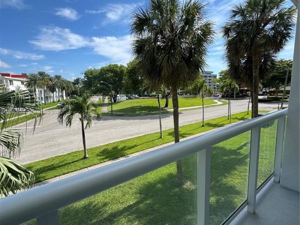 1600 NE 114th St , Unit 204, Miami, FL 33181