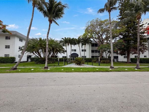 200 Galen Dr , Unit 202, Key Biscayne, FL 33149