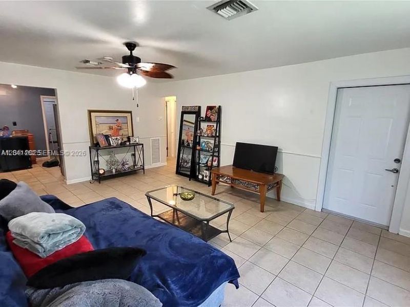 124 NW 6th Ave, Hallandale Beach, FL 33009 Photo