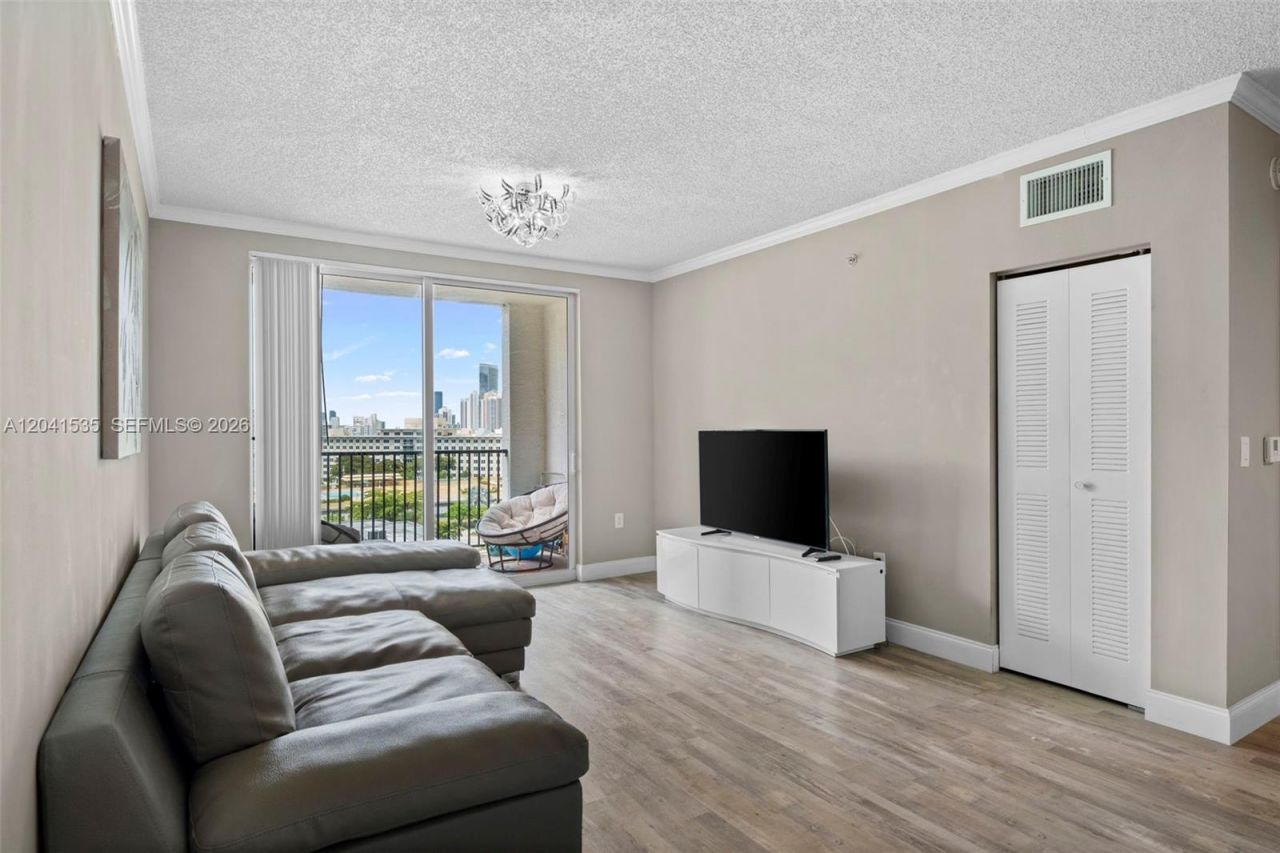 17150 N Bay Rd , Unit 2913, Sunny Isles Beach, FL 33160 Photo