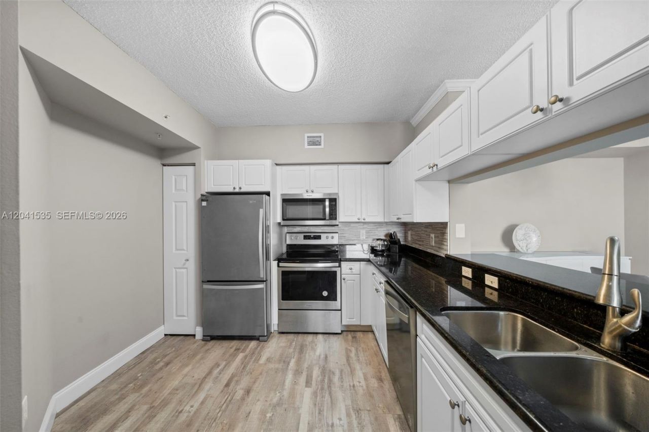 17150 N Bay Rd , Unit 2913, Sunny Isles Beach, FL 33160 Photo
