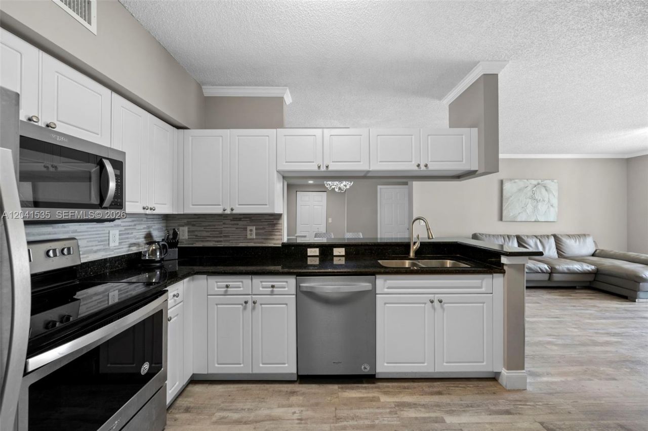 17150 N Bay Rd , Unit 2913, Sunny Isles Beach, FL 33160 Photo
