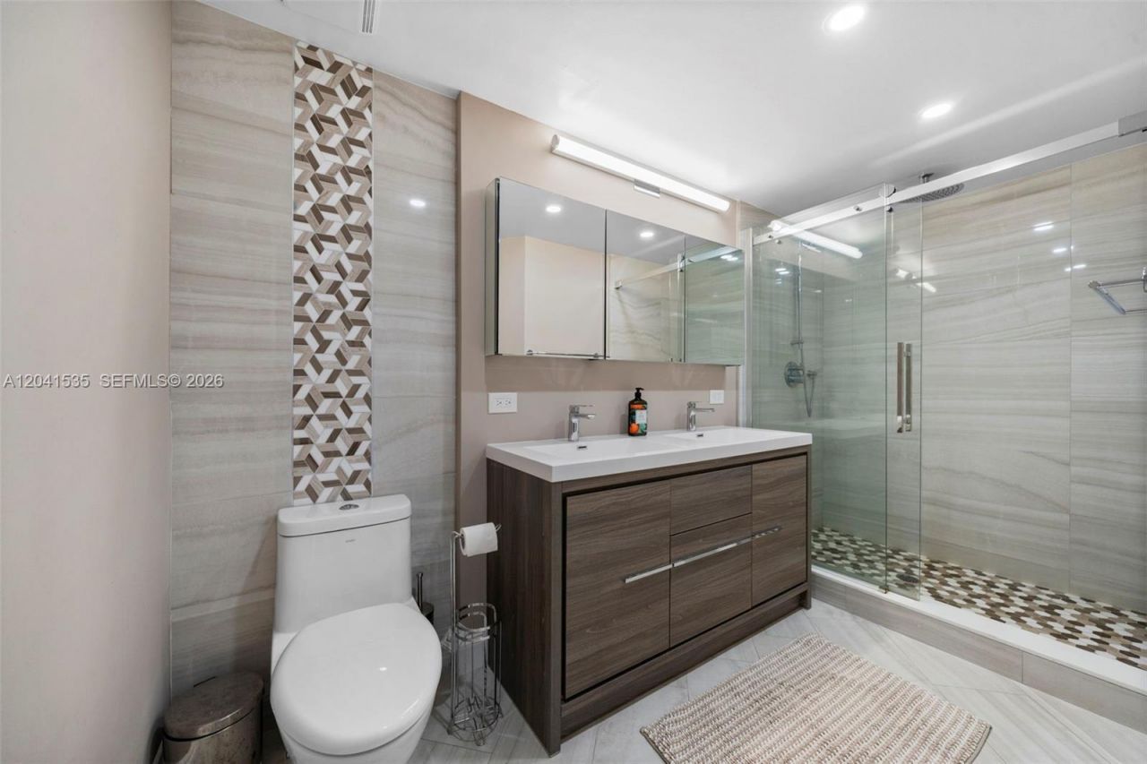 17150 N Bay Rd , Unit 2913, Sunny Isles Beach, FL 33160 Photo