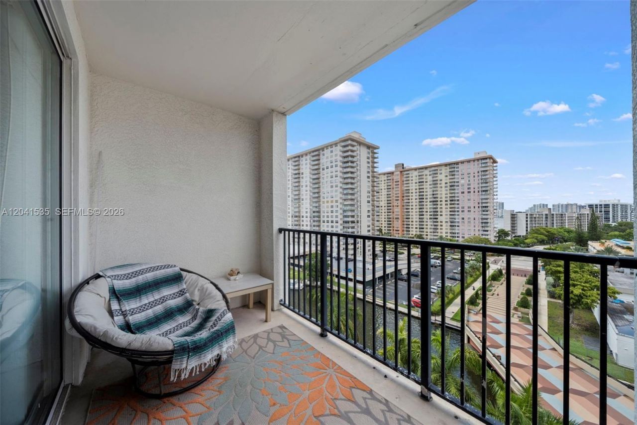 17150 N Bay Rd , Unit 2913, Sunny Isles Beach, FL 33160 Photo