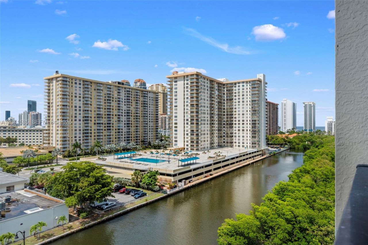 17150 N Bay Rd , Unit 2913, Sunny Isles Beach, FL 33160 Photo