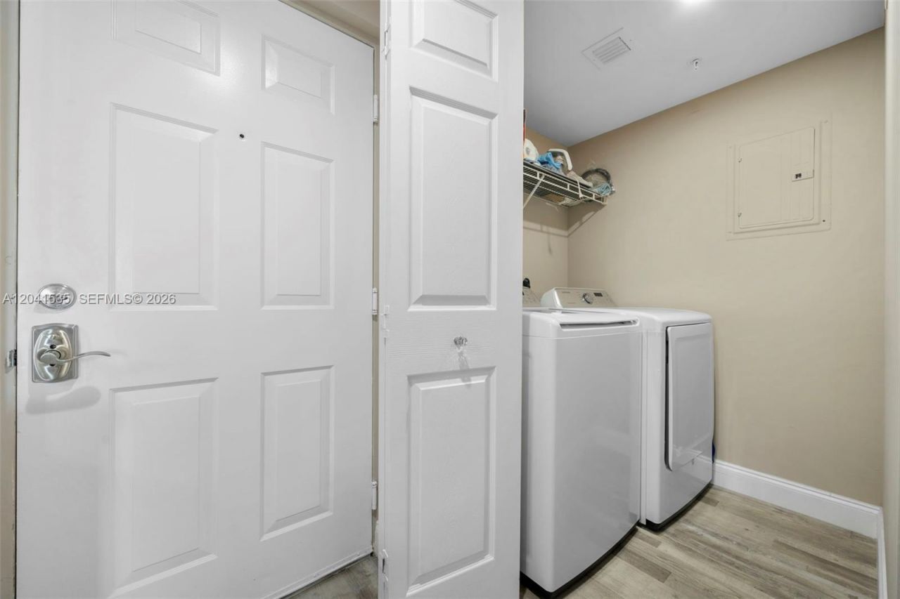 17150 N Bay Rd , Unit 2913, Sunny Isles Beach, FL 33160 Photo