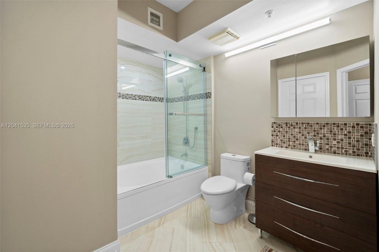 17150 N Bay Rd , Unit 2913, Sunny Isles Beach, FL 33160 Photo