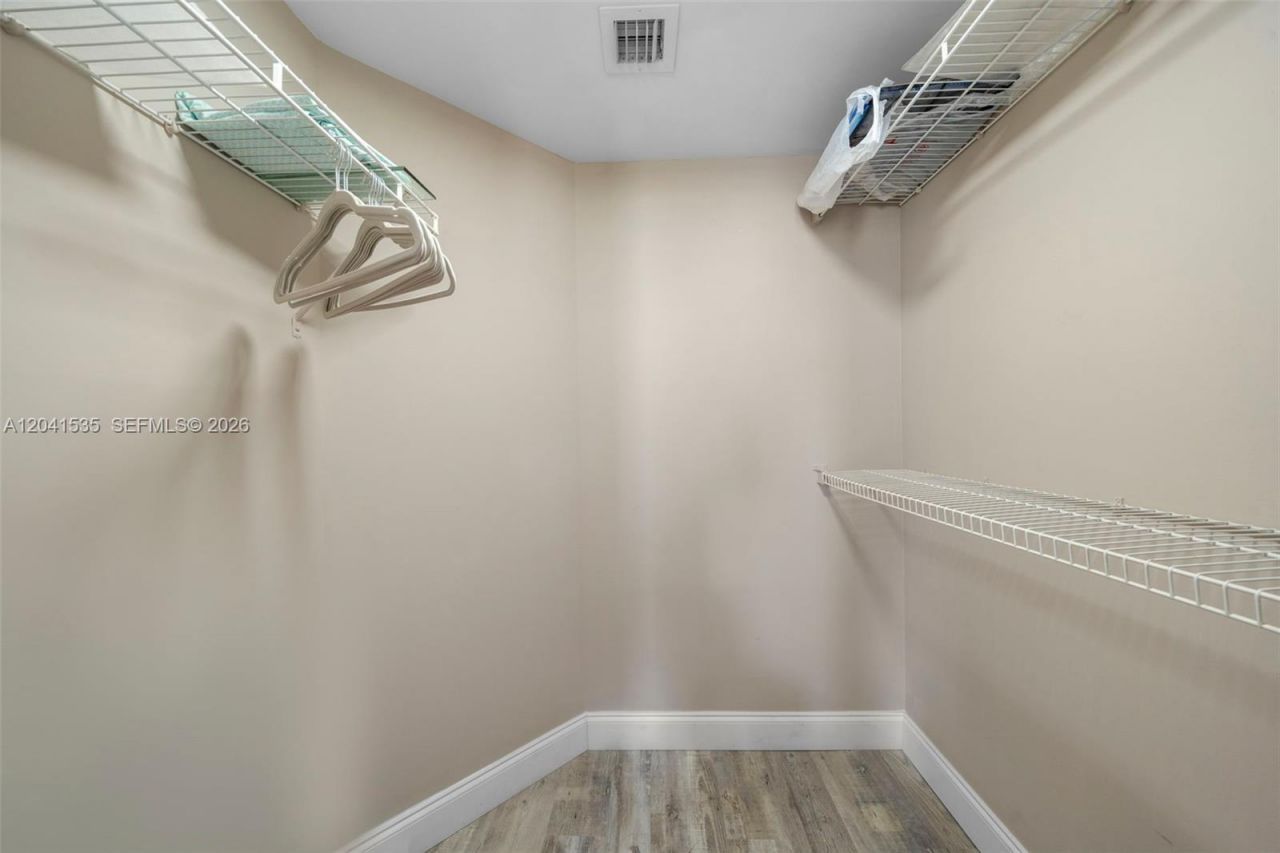 17150 N Bay Rd , Unit 2913, Sunny Isles Beach, FL 33160 Photo