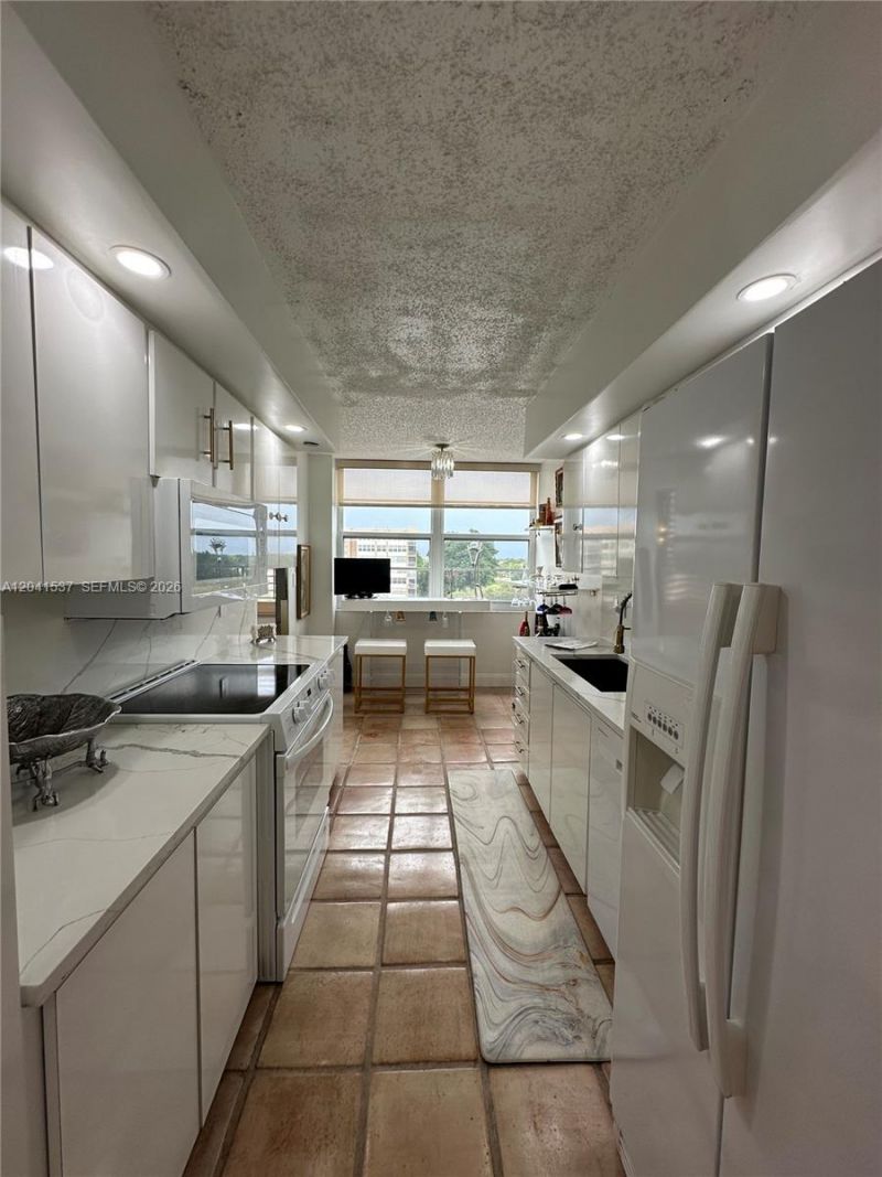 1200 Saint Charles Pl , Unit 618, Pembroke Pines, FL 33026 Photo