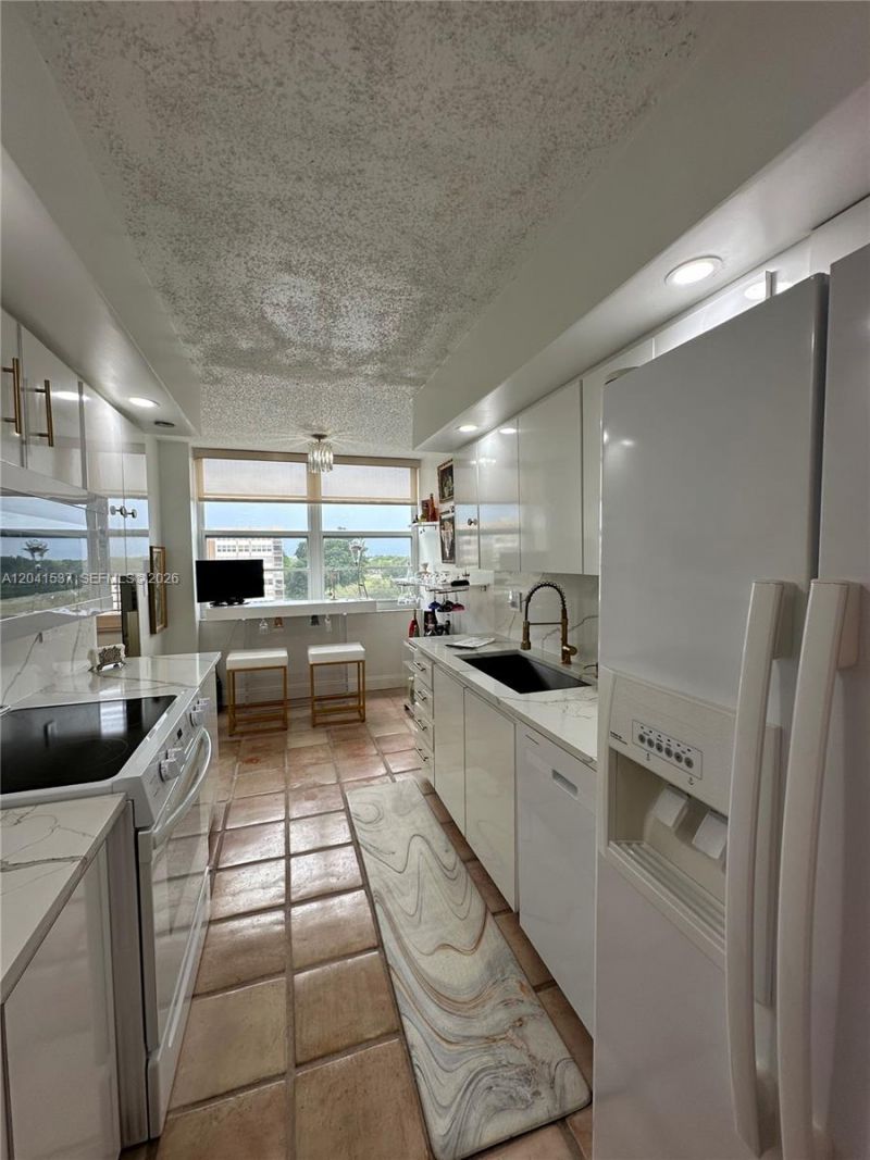 1200 Saint Charles Pl , Unit 618, Pembroke Pines, FL 33026 Photo
