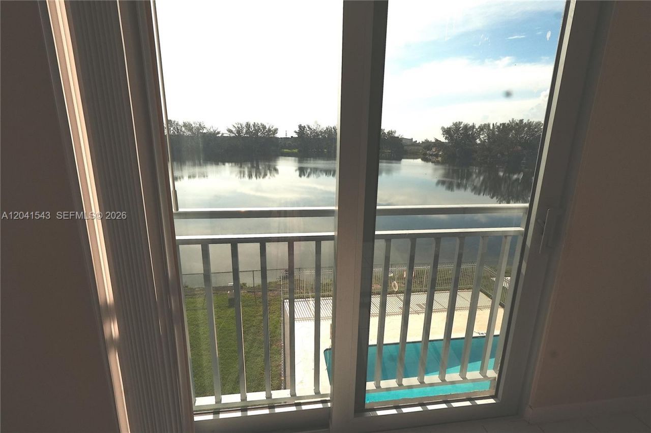 9915 W Okeechobee Rd, Unit 2-404, Hialeah Gardens, FL 33016 Photo
