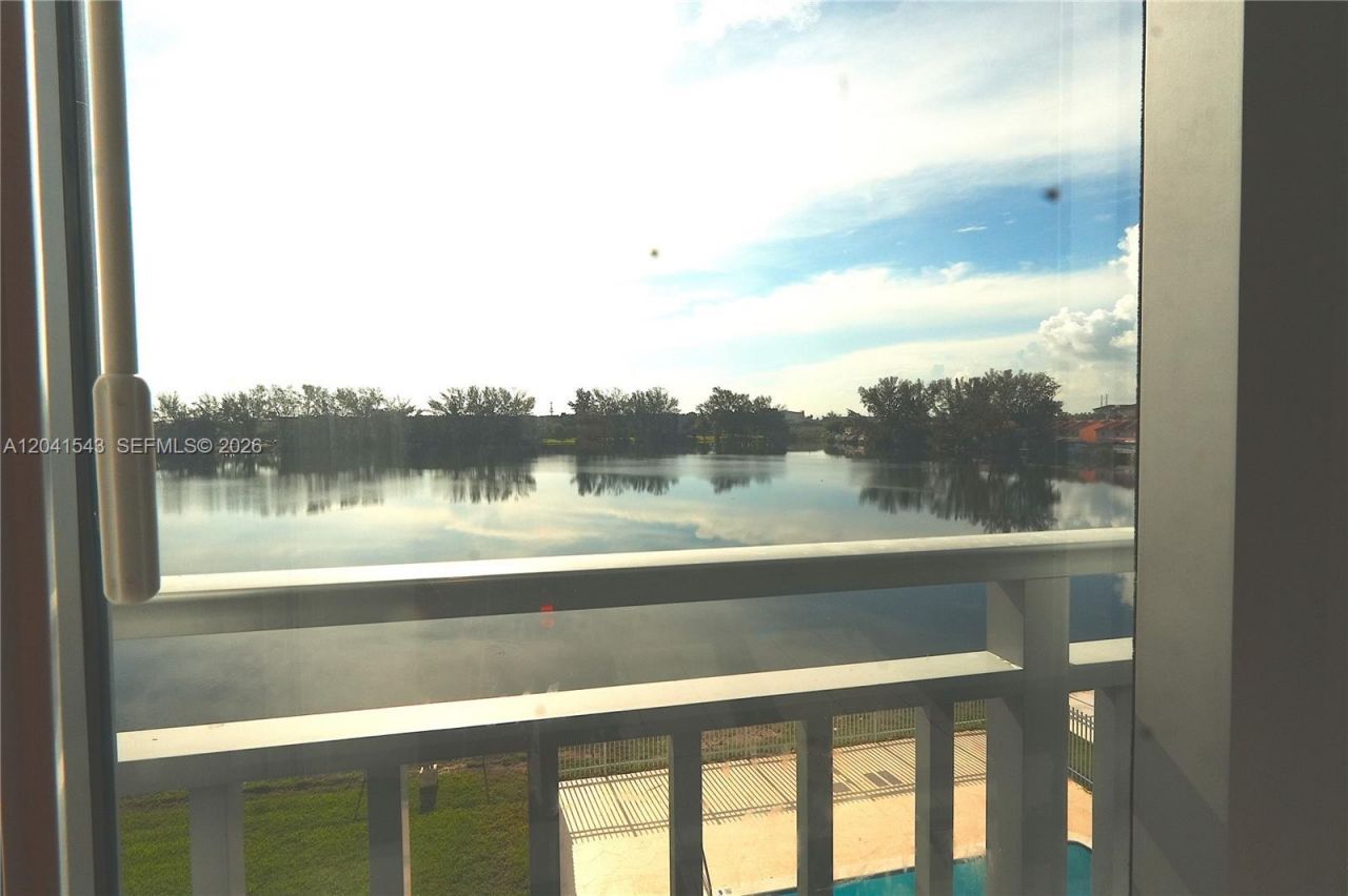 9915 W Okeechobee Rd, Unit 2-404, Hialeah Gardens, FL 33016 Photo