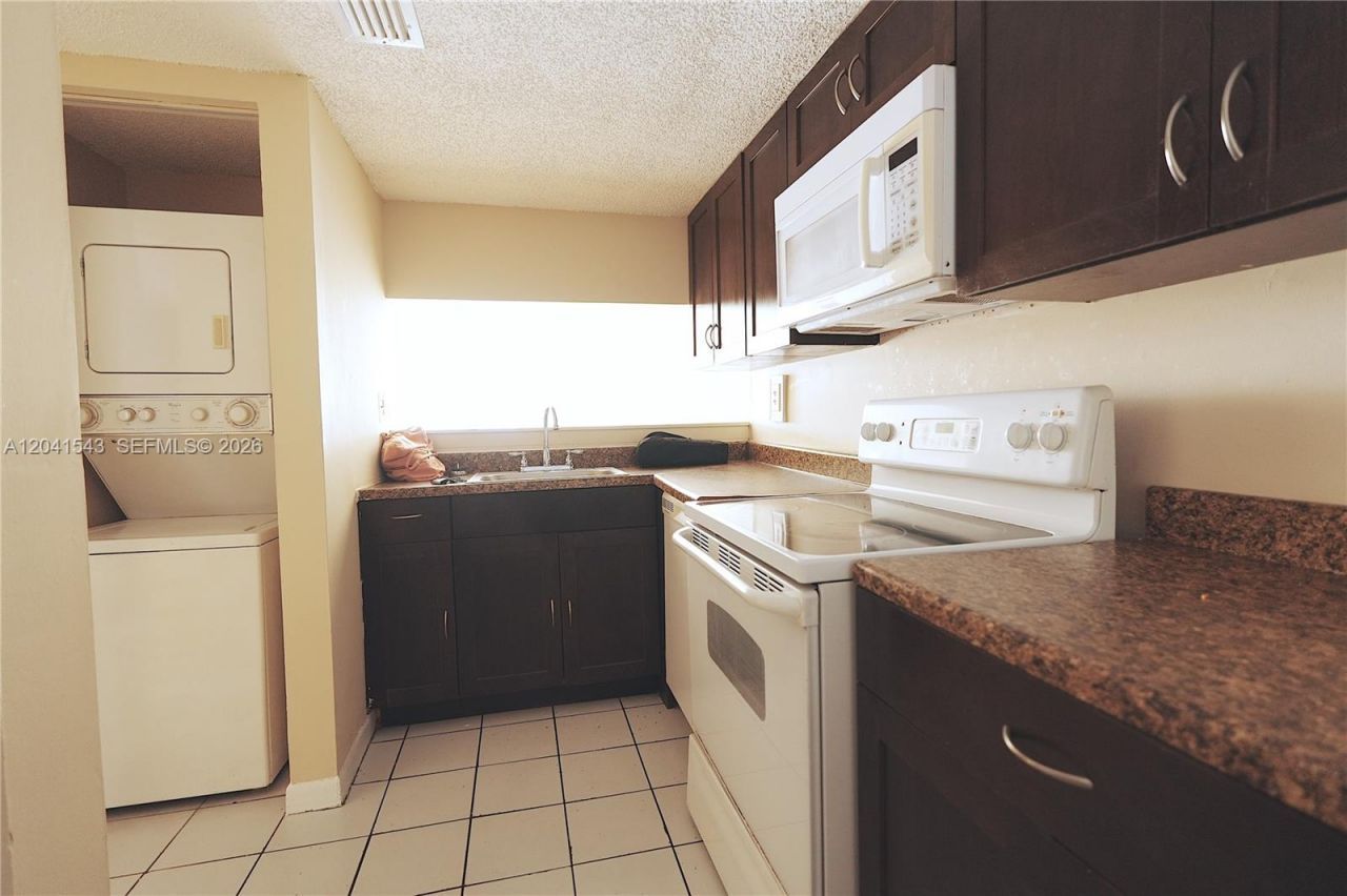 9915 W Okeechobee Rd, Unit 2-404, Hialeah Gardens, FL 33016 Photo