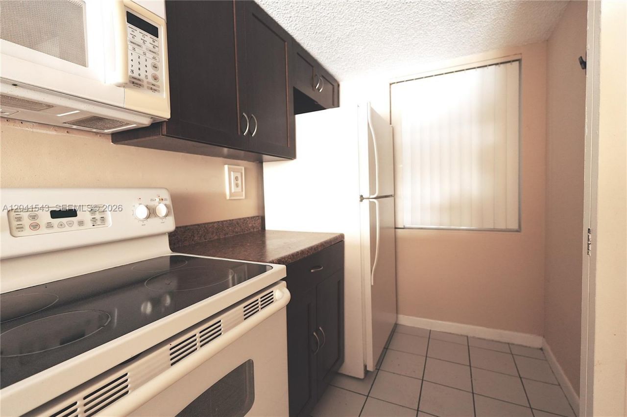 9915 W Okeechobee Rd, Unit 2-404, Hialeah Gardens, FL 33016 Photo