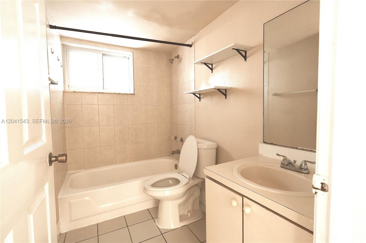 9915 W Okeechobee Rd, Unit 2-404, Hialeah Gardens, FL 33016 Photo