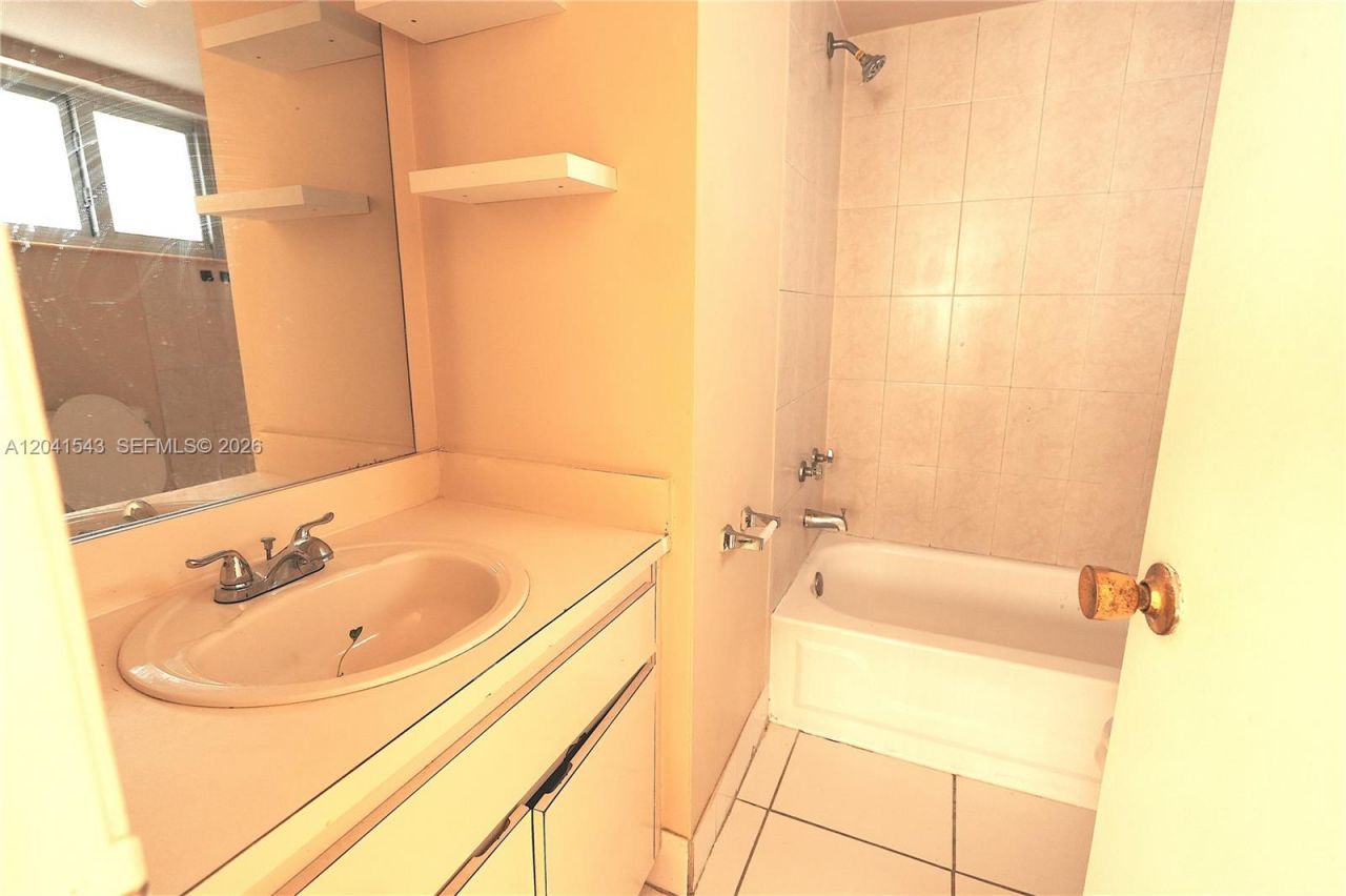 9915 W Okeechobee Rd, Unit 2-404, Hialeah Gardens, FL 33016 Photo