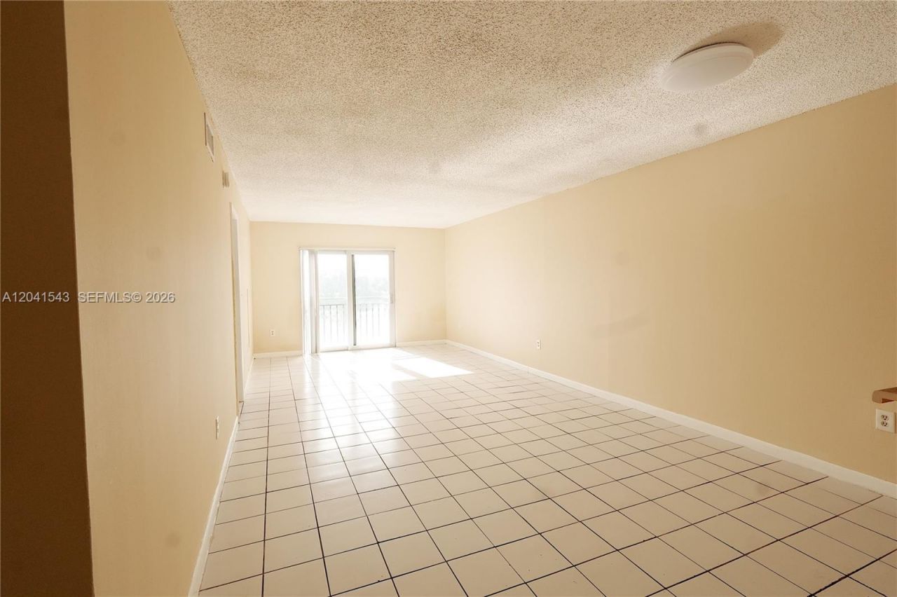 9915 W Okeechobee Rd, Unit 2-404, Hialeah Gardens, FL 33016 Photo