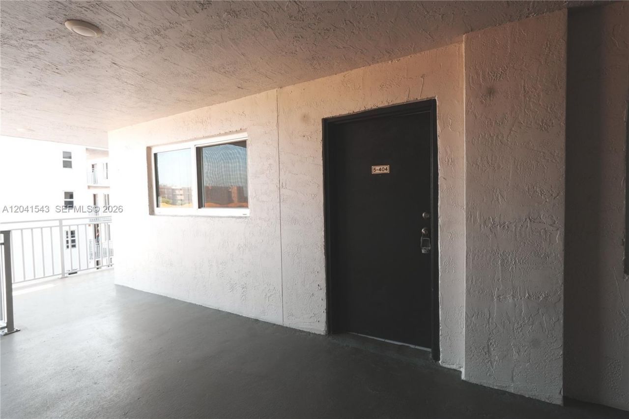 9915 W Okeechobee Rd, Unit 2-404, Hialeah Gardens, FL 33016 Photo