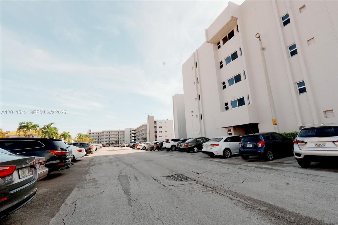 9915 W Okeechobee Rd, Unit 2-404, Hialeah Gardens, FL 33016 Photo