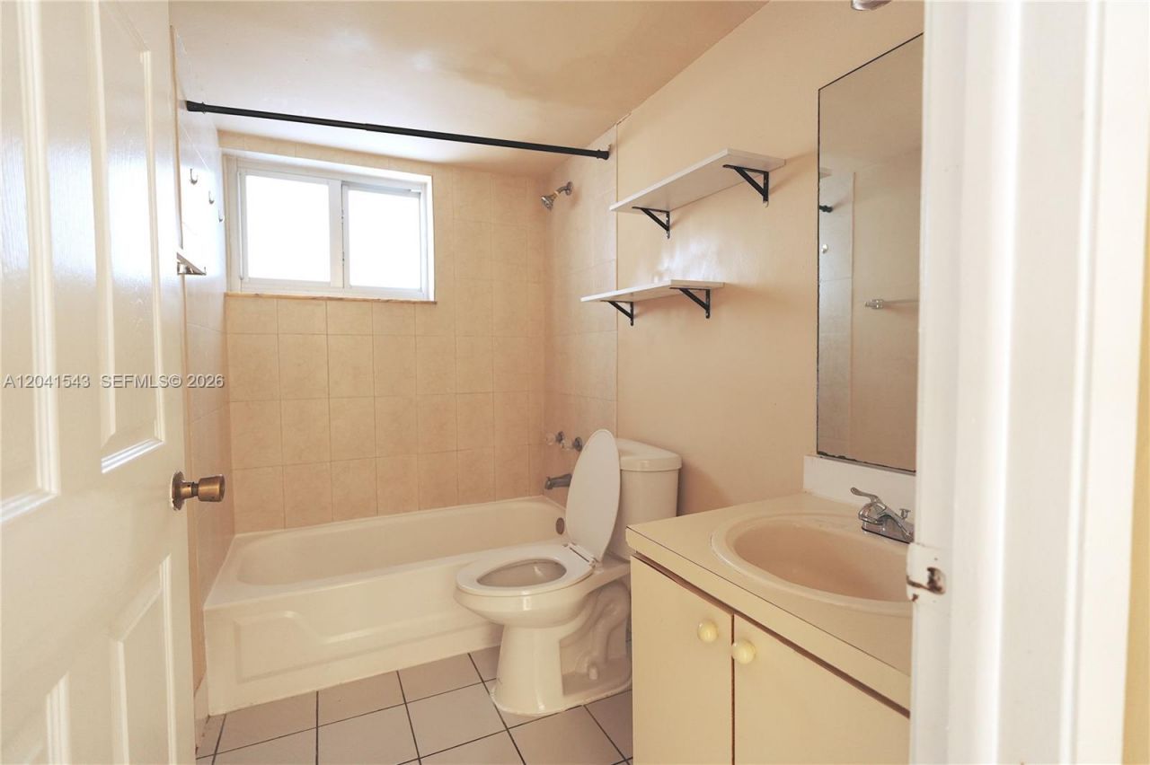 9915 W Okeechobee Rd, Unit 2-404, Hialeah Gardens, FL 33016 Photo