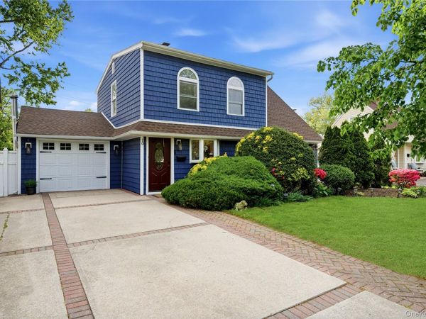 10 Wildflower Lane , Wantagh, NY 11793