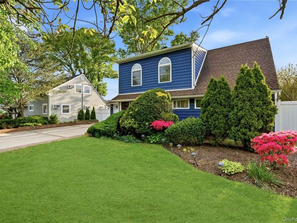 10 Wildflower Lane , Wantagh, NY 11793